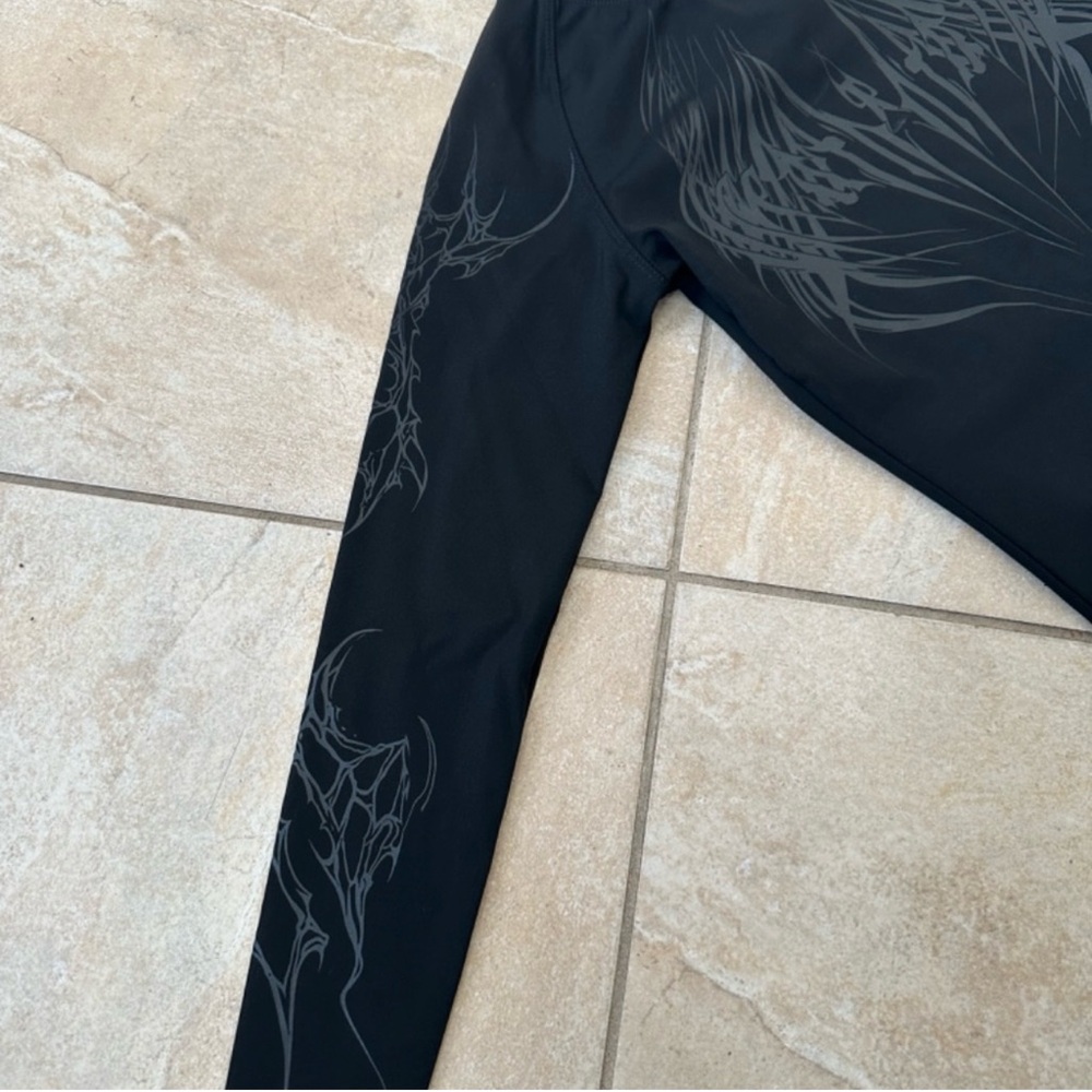 Black on black, Breathedivinity, Long Sleeve Compression - Picture 3 of 5